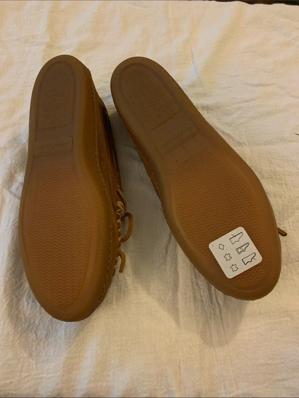Minnetonka Women’s Moccasin Brown Shoe Slipper Sz 6 NEW Shearling Lined Hardsole